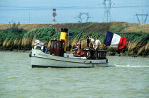 Le Léchalas, canot à vapeur des ponts et chaussées, sur le bord de la Loire. © Philip Plisson / Plisson La Trinité / AA00517 - Photo Galleries - Woman
