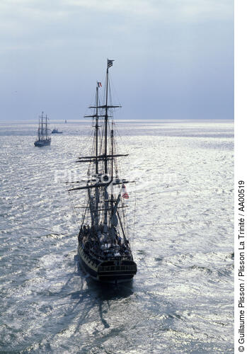HMS Rose pendant l'Armada (sur la Loire). - © Guillaume Plisson / Plisson La Trinité / AA00519 - Photo Galleries - Calm sea