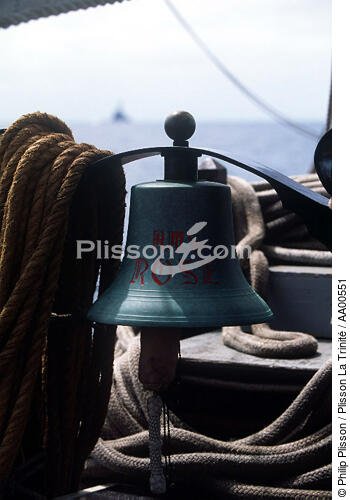 Cloche du HMS Rose. - © Philip Plisson / Plisson La Trinité / AA00551 - Photo Galleries - Three masts
