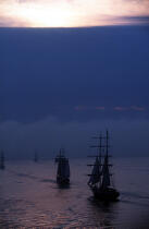 Coucher de soleil pendant l'Armada. © Guillaume Plisson / Plisson La Trinité / AA00571 - Photo Galleries - Tall ship / Sailing ship