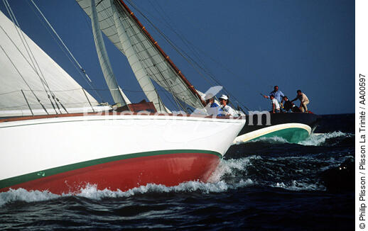 Pen Duick contre Seguir. - © Philip Plisson / Plisson La Trinité / AA00597 - Nos reportages photos - Yachting