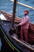 Pêcheur sur son bateau. © Philip Plisson / Plisson La Trinité / AA00606 - Photo Galleries - Sailing boat