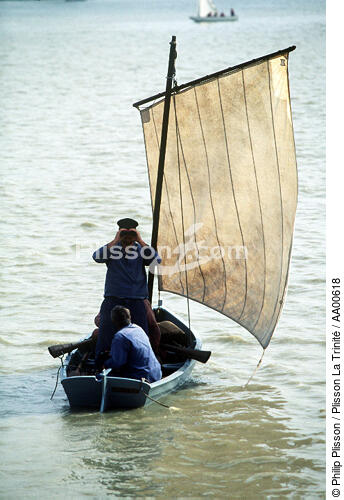 Canot à Misaine sur la Loire. - © Philip Plisson / Plisson La Trinité / AA00618 - Photo Galleries - Fisherman