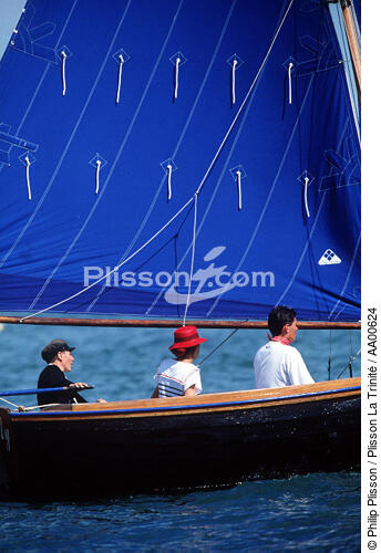 Un cotre en balade. - © Philip Plisson / Plisson La Trinité / AA00624 - Nos reportages photos - Yachting