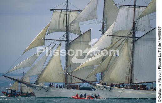 L'Etoile et la Belle Poule bord à bord. - © Guillaume Plisson / Plisson La Trinité / AA00657 - Nos reportages photos - Terme marin