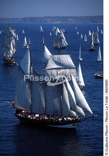 L'Oosterschelde et autres voiliers en arrière plan, pendant Brest 96. - © Guillaume Plisson / Plisson La Trinité / AA00690 - Nos reportages photos - Site [29]