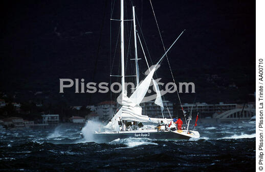 Coup de vent, toile réduite. - © Philip Plisson / Plisson La Trinité / AA00710 - Nos reportages photos - Gros temps