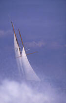 Une goélette vue des vagues. © Philip Plisson / Plisson La Trinité / AA00713 - Nos reportages photos - Yachting