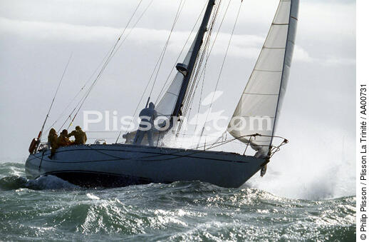 Equipage en manoeuvre pendant le Spi Ouest France 1994. - © Philip Plisson / Plisson La Trinité / AA00731 - Nos reportages photos - Mer
