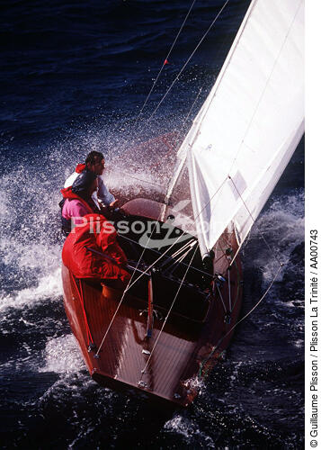 Equipage en manoeuvre pendant le championnat du monde de 5,5 m. - © Guillaume Plisson / Plisson La Trinité / AA00743 - Photo Galleries - Yachting