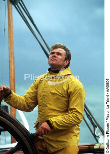 Jeune marin à la barre du Belem. - © Guillaume Plisson / Plisson La Trinité / AA00805 - Photo Galleries - Tall ship / Sailing ship