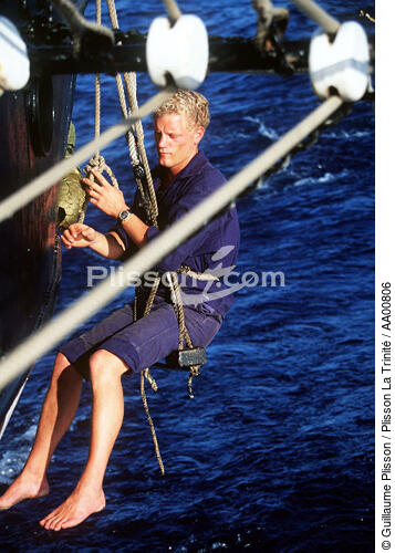 Jeune marin sur le Belem. - © Guillaume Plisson / Plisson La Trinité / AA00806 - Photo Galleries - Three masts