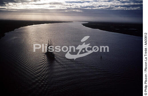 Le Belem sur la Loire au crépuscule. - © Philip Plisson / Plisson La Trinité / AA00812 - Photo Galleries - Tall ships