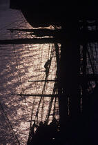 Coucher de soleil sur un équipier dans la mâture du Belem. © Guillaume Plisson / Plisson La Trinité / AA00831 - Photo Galleries - Tall ship / Sailing ship