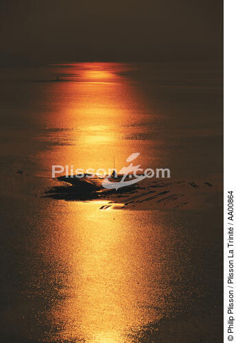 Couché de soleil sur la baie de Saint-Brieuc. - © Philip Plisson / Plisson La Trinité / AA00864 - Photo Galleries - Coastal landscape