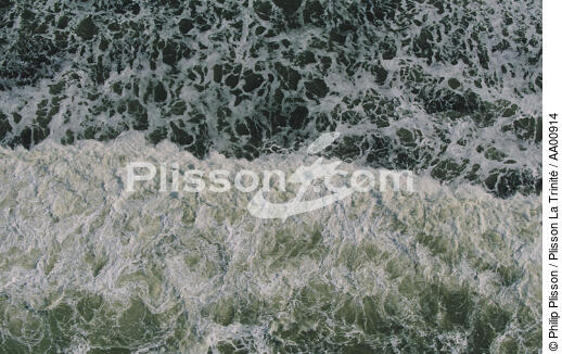 Waves - © Philip Plisson / Plisson La Trinité / AA00914 - Photo Galleries - Bubbling