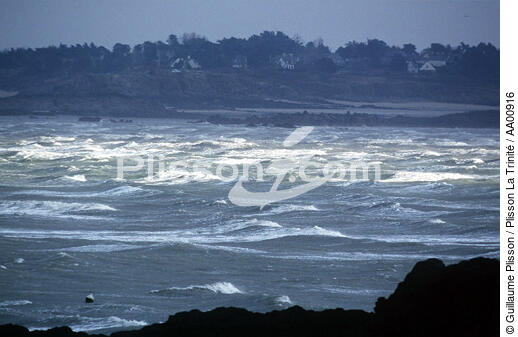 Gros temps sur la côte... - © Guillaume Plisson / Plisson La Trinité / AA00916 - Nos reportages photos - Mer