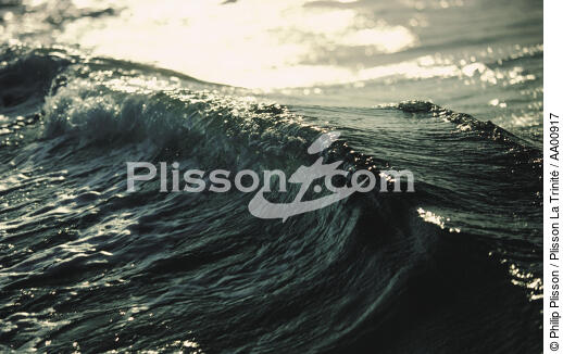 Une vague. - © Philip Plisson / Plisson La Trinité / AA00917 - Nos reportages photos - Gros temps