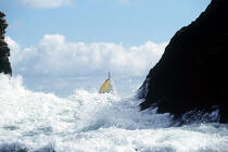 Bateau perdu sous les vagues. © Philip Plisson / Plisson La Trinité / AA00924 - Photo Galleries - Geomorphology