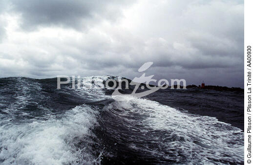 Mer agitée sous ciel de grain. - © Guillaume Plisson / Plisson La Trinité / AA00930 - Nos reportages photos - Mer agitée