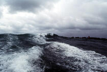 Mer agitée sous ciel de grain. © Guillaume Plisson / Plisson La Trinité / AA00930 - Nos reportages photos - Tempête
