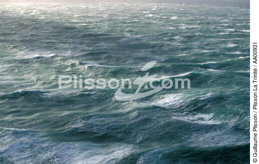Vagues. - © Guillaume Plisson / Plisson La Trinité / AA00931 - Photo Galleries - Storm at sea