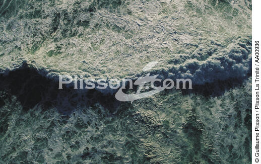 Ecume d'une vague. - © Guillaume Plisson / Plisson La Trinité / AA00936 - Nos reportages photos - Tempête