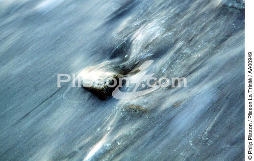 Effet dans le courant d'une rivière. - © Philip Plisson / Plisson La Trinité / AA00949 - Photo Galleries - River