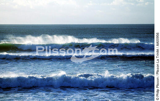 Déferlement des vagues sur le littoral. - © Philip Plisson / Plisson La Trinité / AA00956 - Nos reportages photos - Tempête