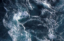 Bouillonnement d'une vague. © Philip Plisson / Plisson La Trinité / AA00977 - Nos reportages photos - Mer