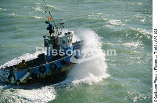 Marin-pêcheur sur son bateau. - © Guillaume Plisson / Plisson La Trinité / AA01026 - Nos reportages photos - Bateau de pêche