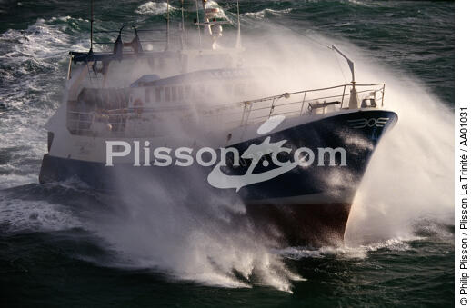 Le Cèdre bleu de Lorient. - © Philip Plisson / Plisson La Trinité / AA01031 - Photo Galleries - Storm at sea