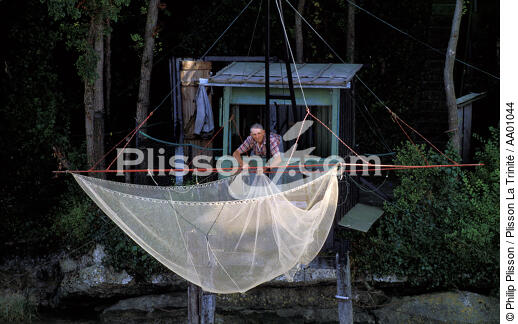 Pêcheur, pêche au carrelet. - © Philip Plisson / Plisson La Trinité / AA01044 - Photo Galleries - Fisherman