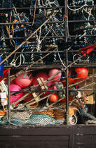 Casiers, bouées... © Philip Plisson / Plisson La Trinité / AA01056 - Nos reportages photos - Pêche