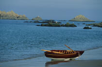 Barque sur la plage. © Philip Plisson / Plisson La Trinité / AA01067 - Photo Galleries - Calm sea