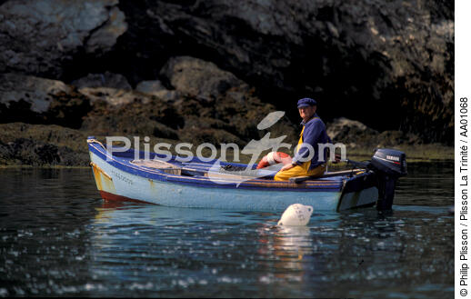 Petite pêche à Belle Ile. - © Philip Plisson / Plisson La Trinité / AA01068 - Nos reportages photos - Belle-Ile