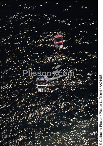 Barques en contre-jour. - © Guillaume Plisson / Plisson La Trinité / AA01085 - Photo Galleries - Various terms