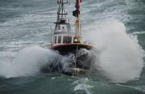 Bateau de pêche dans la houle. © Philip Plisson / Plisson La Trinité / AA01086 - Photo Galleries - Storm at sea