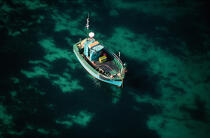 Petit bateau de pêche aux Glénan. © Guillaume Plisson / Plisson La Trinité / AA01089 - Photo Galleries - Geomorphology