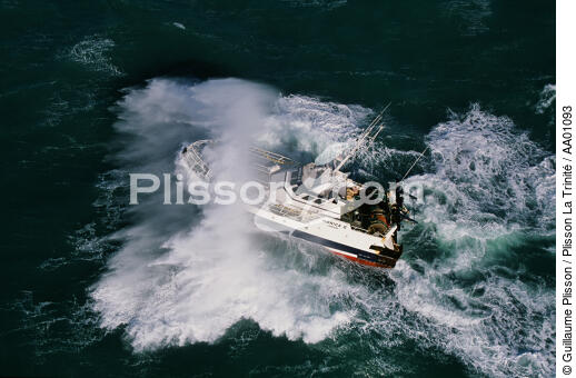 Le Monica II sous un gros temps. - © Guillaume Plisson / Plisson La Trinité / AA01093 - Photo Galleries - Heavy swell