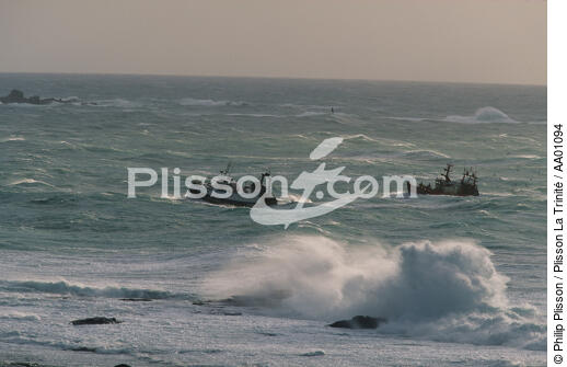 Retour de pêche - © Philip Plisson / Plisson La Trinité / AA01094 - Photo Galleries - Trawler
