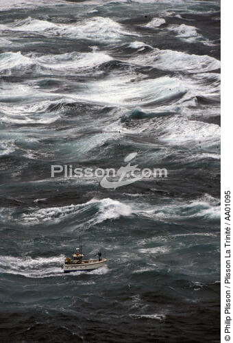 Petite pêche dans le Raz de Sein. - © Philip Plisson / Plisson La Trinité / AA01095 - Photo Galleries - Storm at sea