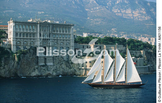 Le trois-mâts goélette Créole devant Monaco. - © Guillaume Plisson / Plisson La Trinité / AA01156 - Photo Galleries - Tall ship / Sailing ship