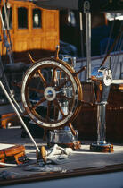 Barre à roue. © Guillaume Plisson / Plisson La Trinité / AA01165 - Photo Galleries - Traditional sailing