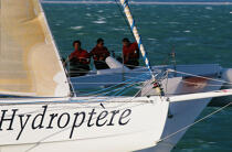 L' Hydroptère et son équipage. © Guillaume Plisson / Plisson La Trinité / AA01180 - Nos reportages photos - Multicoque de course