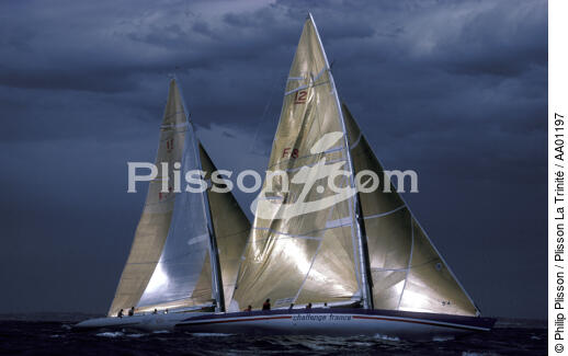 2 12 mètres JI pendant l'America's cup. - © Philip Plisson / Plisson La Trinité / AA01197 - Photo Galleries - Stormy sky