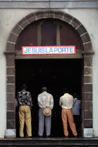 Devant l'église en Martinique. © Philip Plisson / Plisson La Trinité / AA01213 - Photo Galleries - West indies [The]