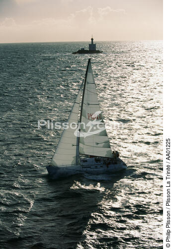 Monocoque de croisière devant la Teignouse. - © Philip Plisson / Plisson La Trinité / AA01225 - Photo Galleries - Traditional sailing