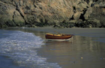 Barque échouée sur une plage. © Philip Plisson / Plisson La Trinité / AA01231 - Photo Galleries - Various terms