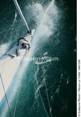 Manoeuvre sur Banque Populaire. - © Guillaume Plisson / Plisson La Trinité / AA01258 - Photo Galleries - Ocean racing trimaran
